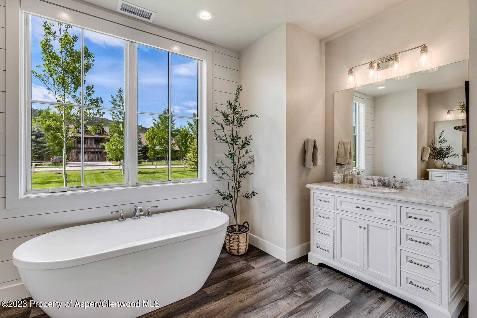 277 Equestrian Way