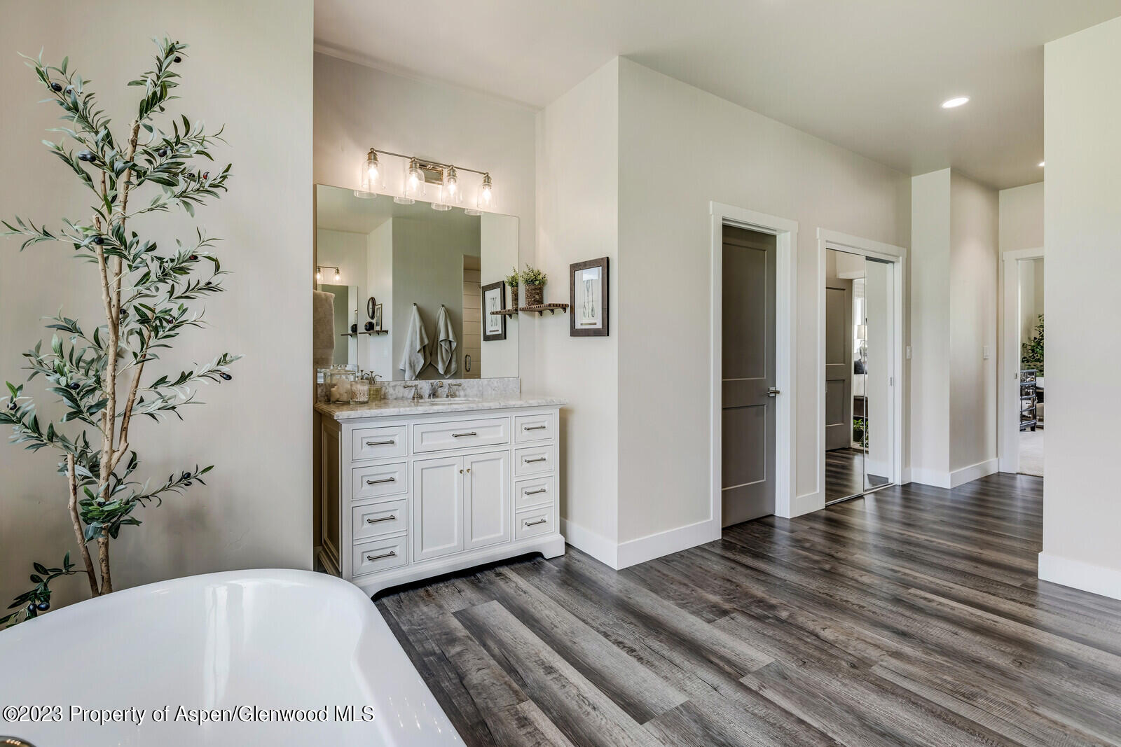 277 Equestrian Way
