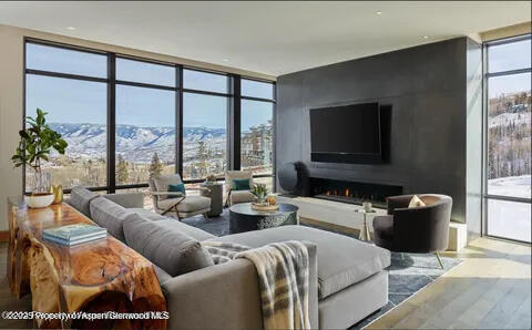 77 Wood Road, 407-01