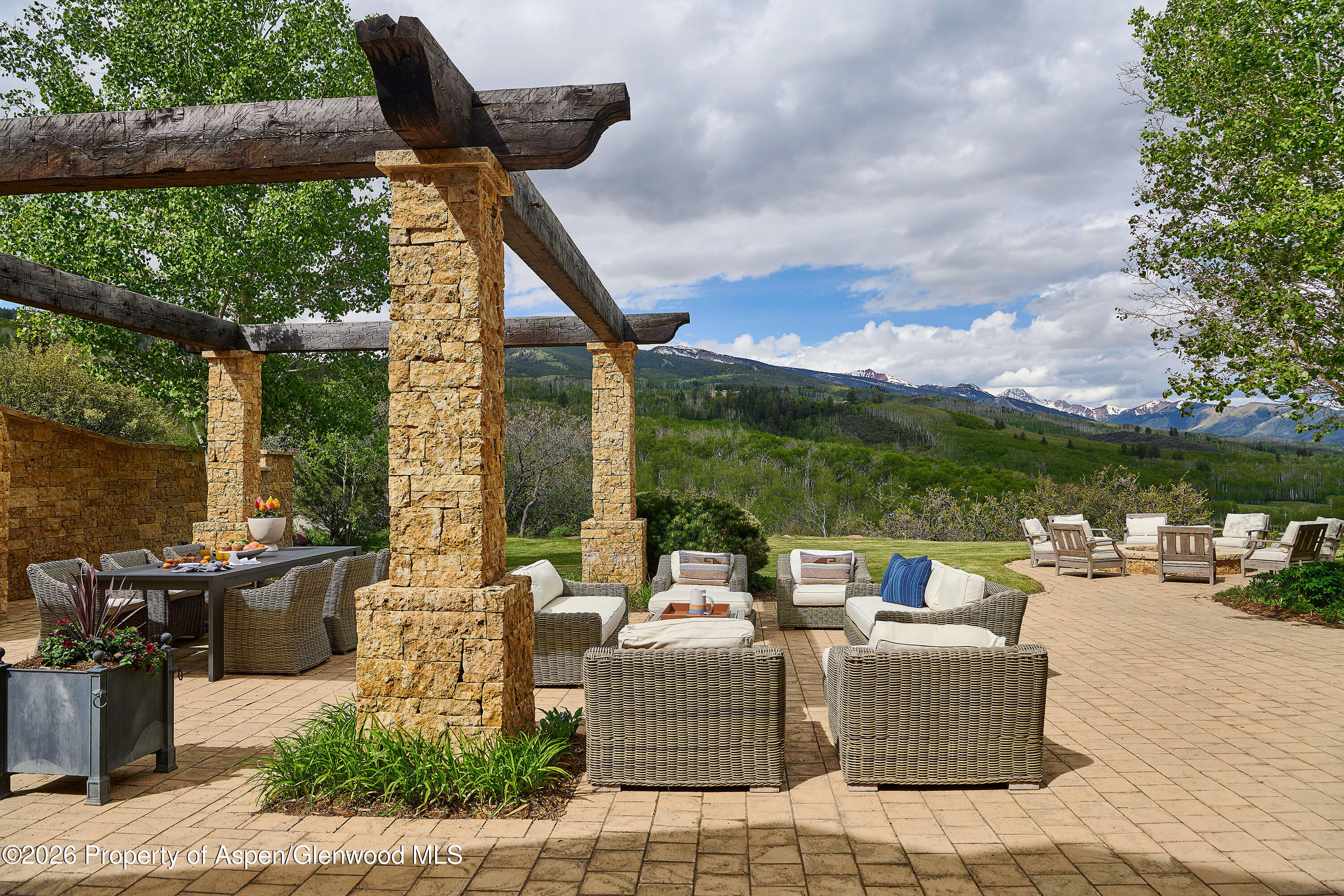 1518 W Buttermilk Road