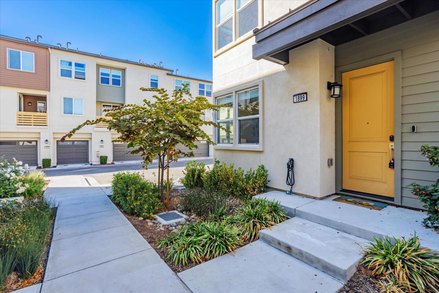 1899 Joshua Tree CIR