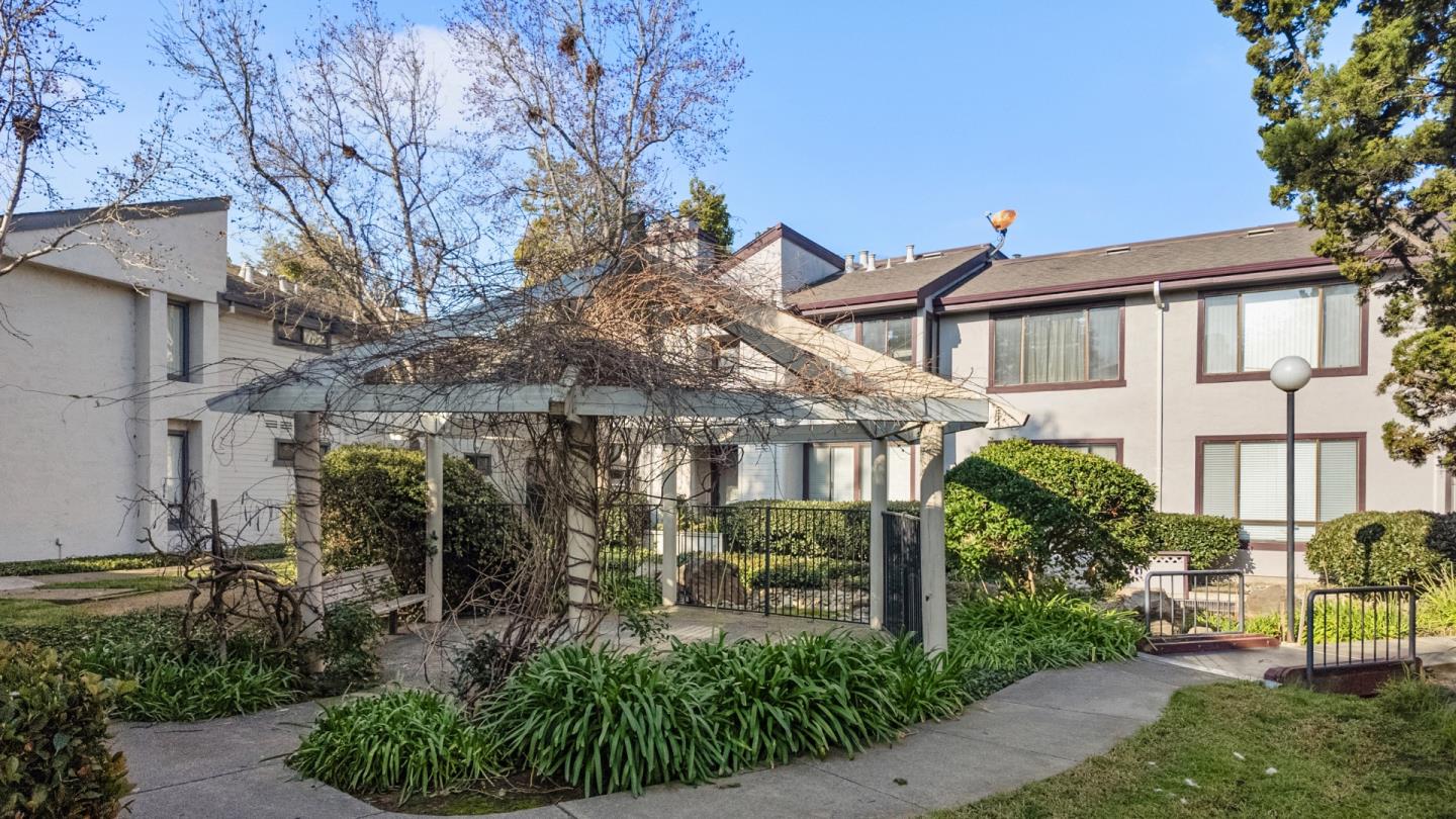 6472 Buena Vista DR A