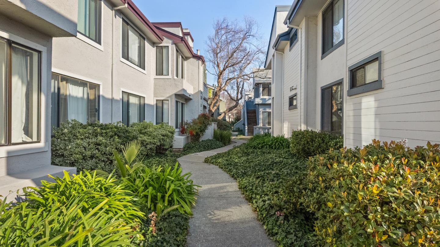 6472 Buena Vista DR A