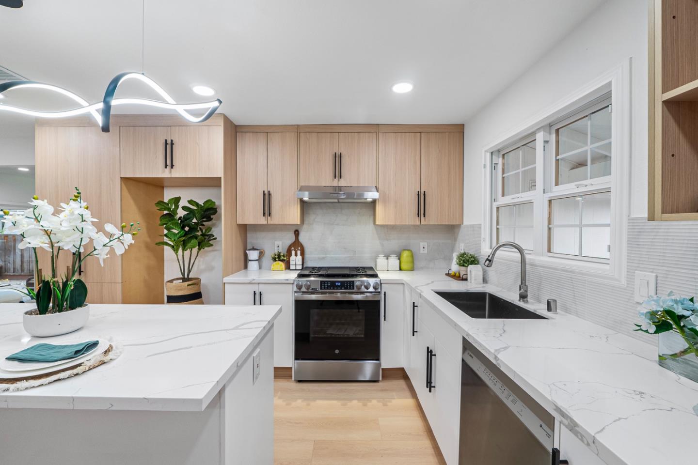 3368 Cavendish DR