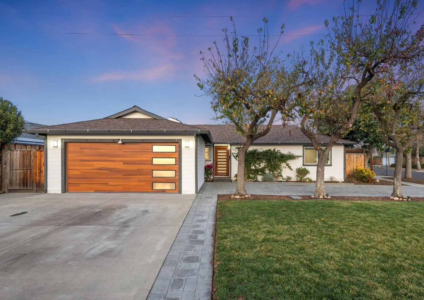 2942 La Jolla AVE
