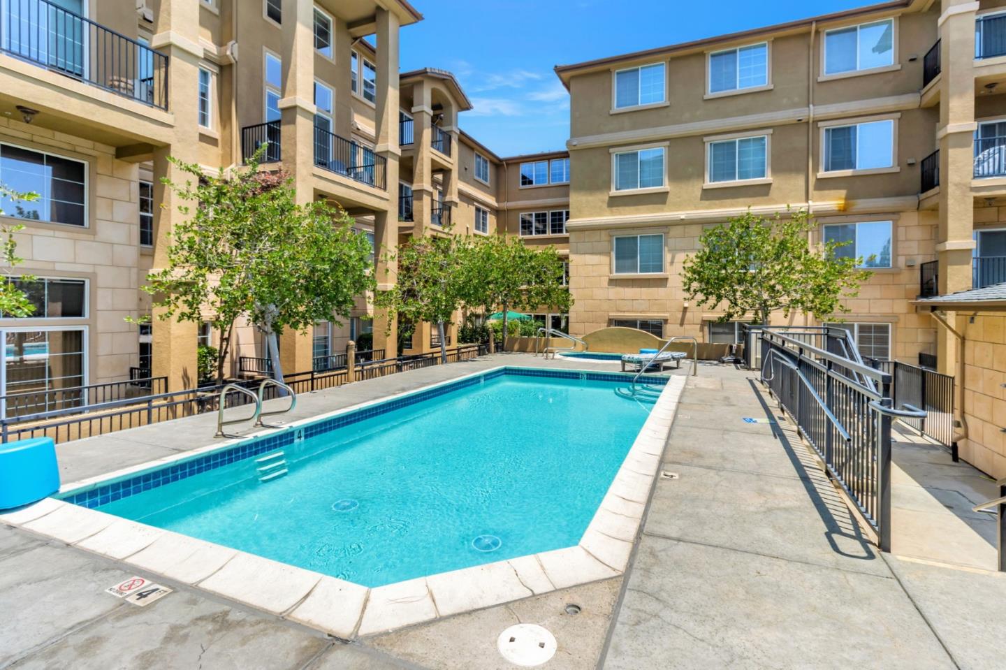 88 North Jackson Avenue 322