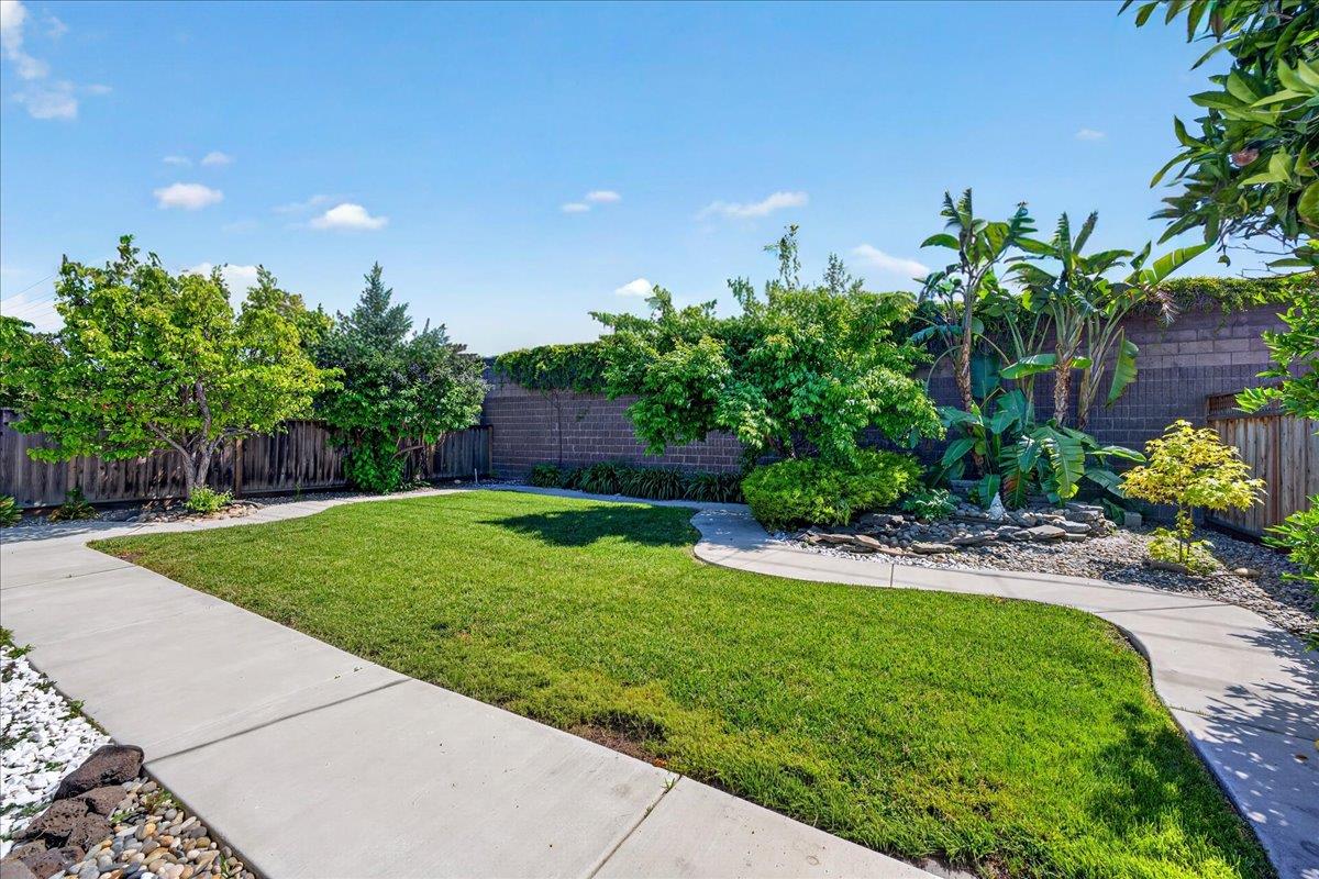 786 Lakewood Drive