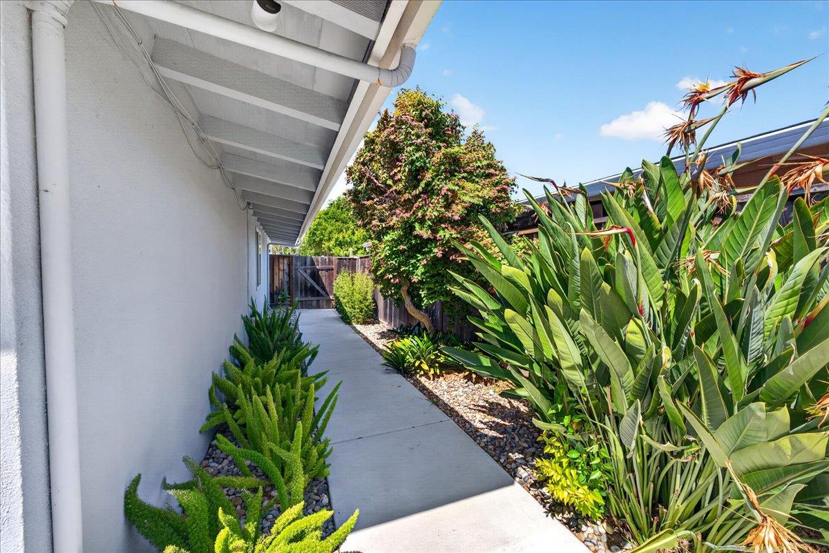786 Lakewood Drive