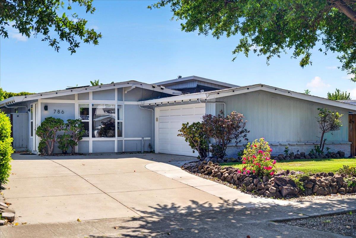 786 Lakewood Drive