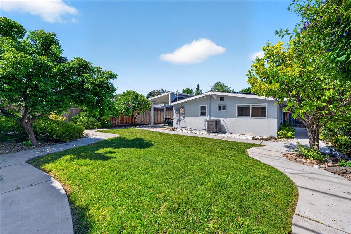 786 Lakewood Drive