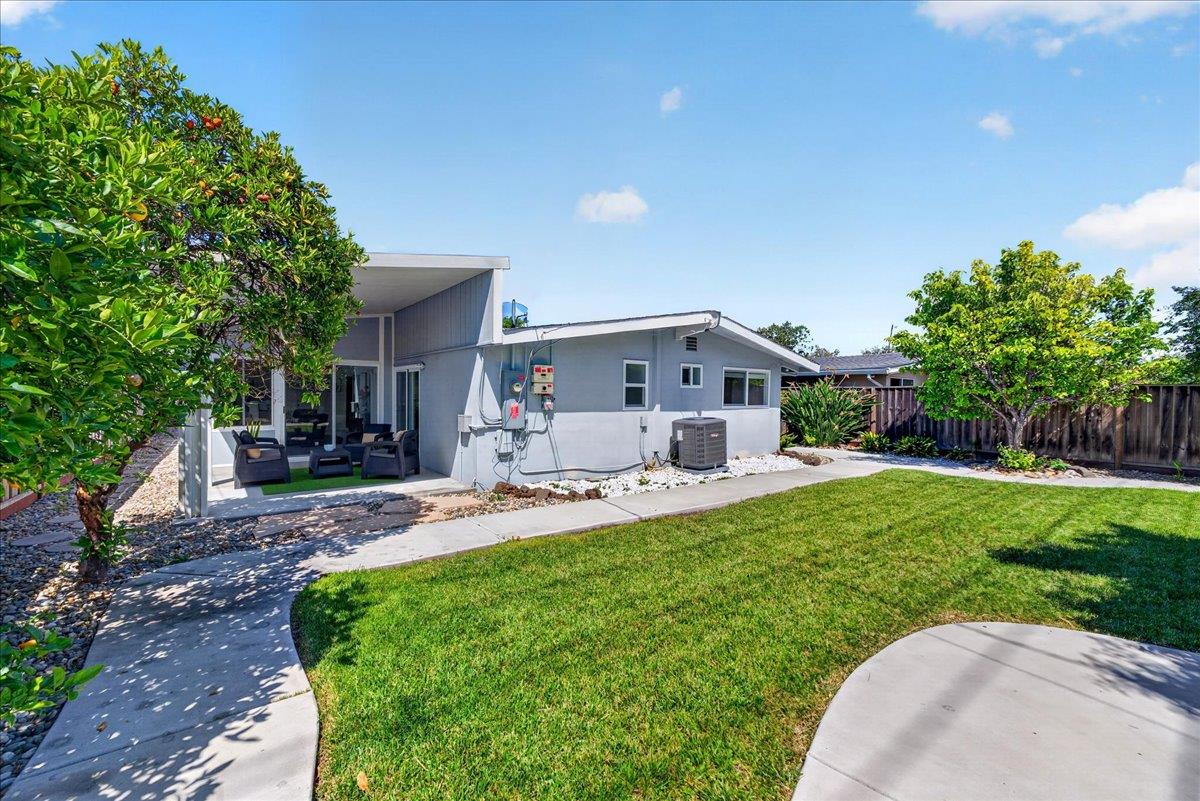 786 Lakewood Drive