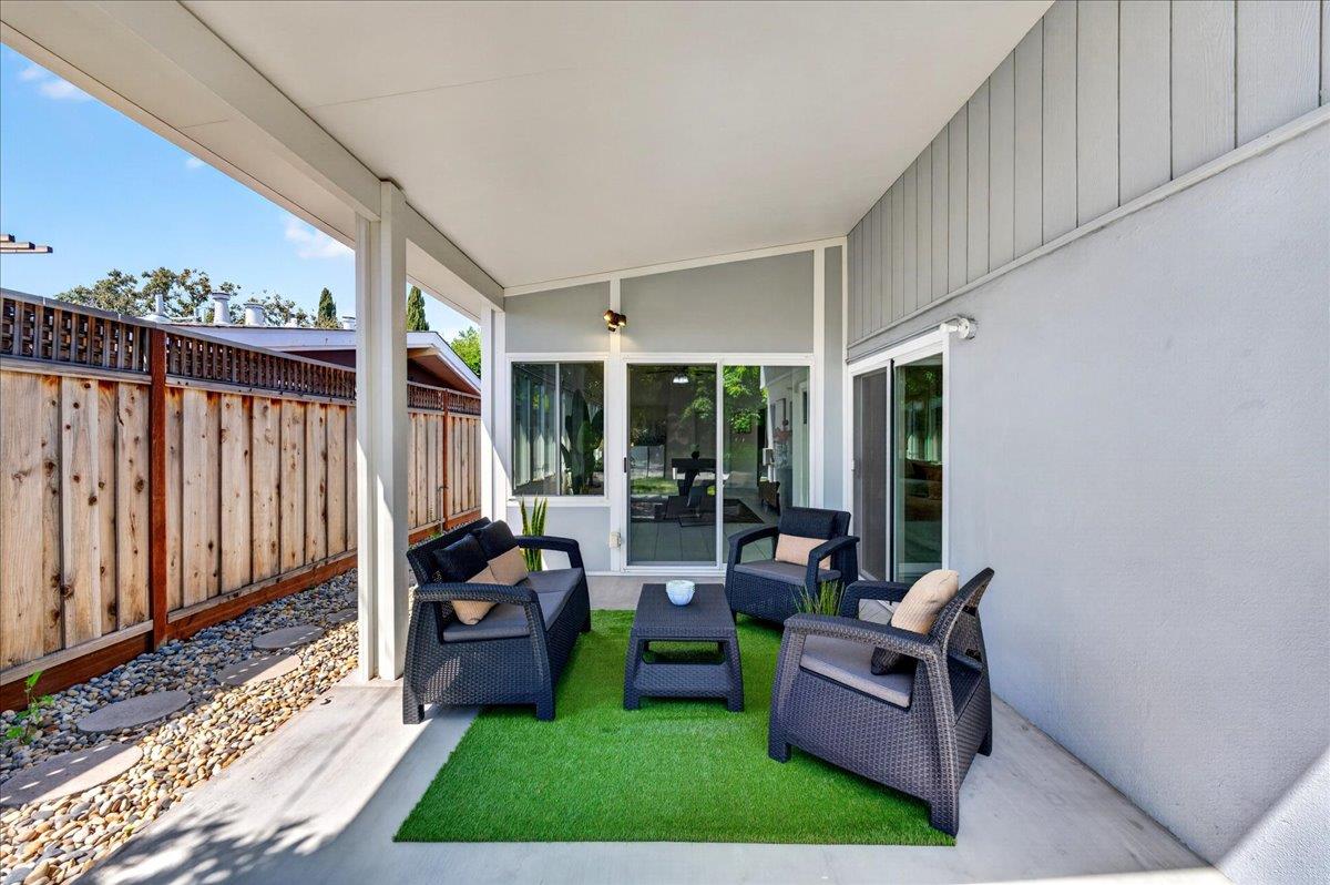 786 Lakewood Drive