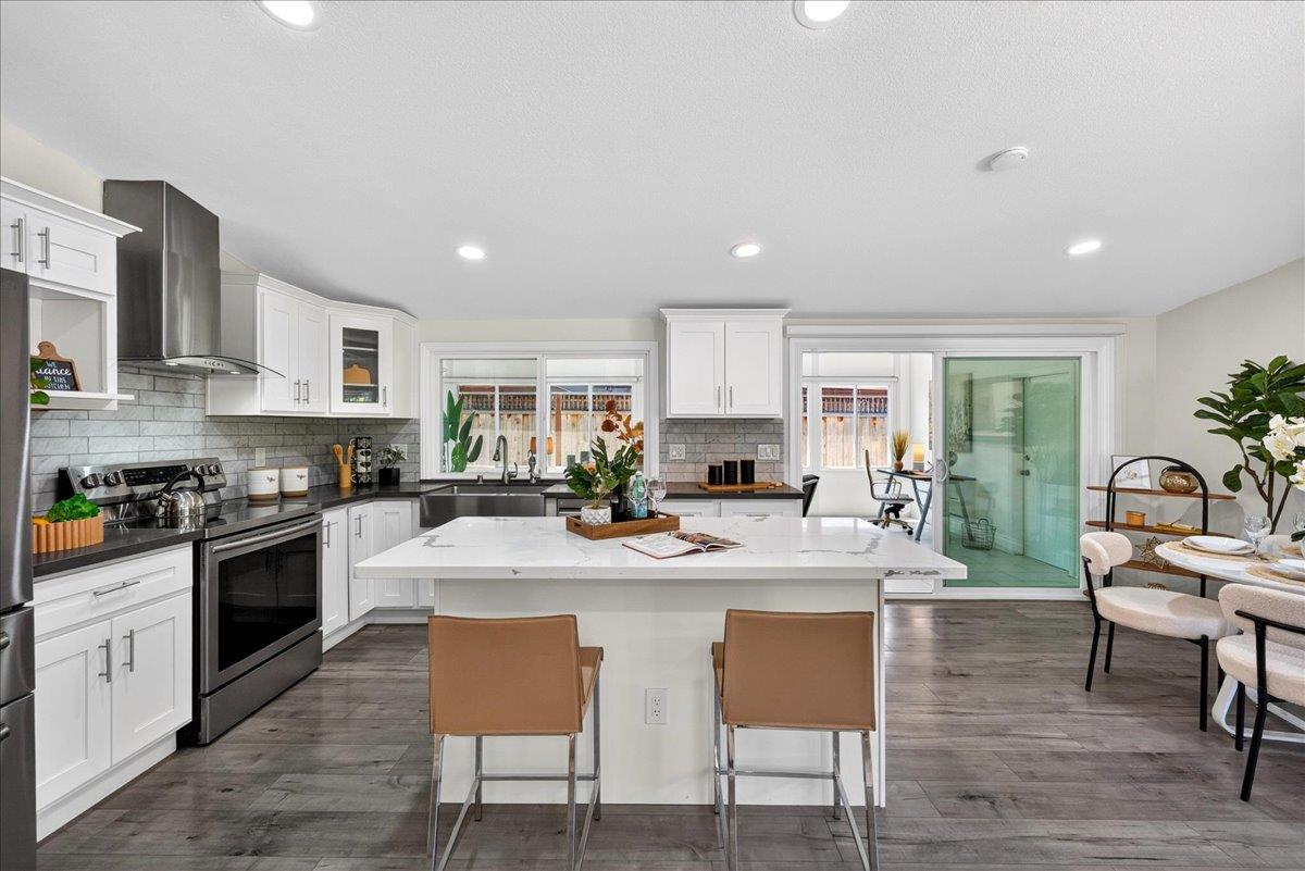 786 Lakewood Drive
