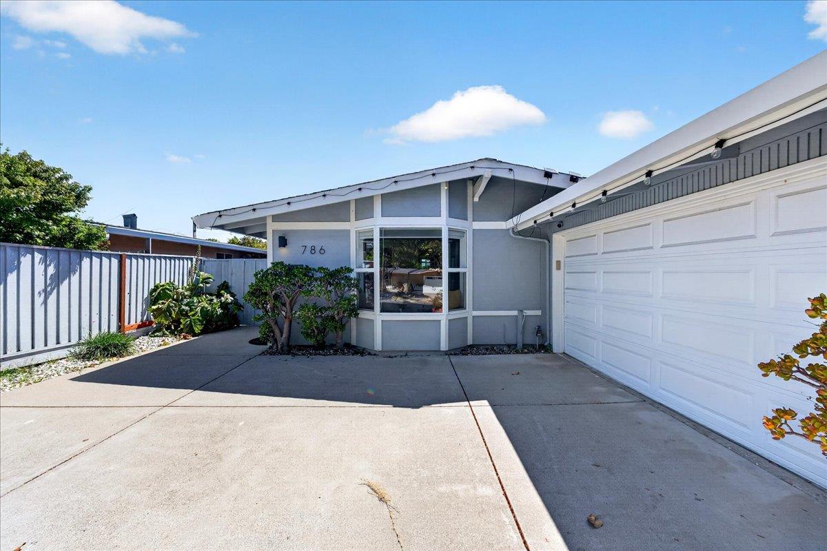 786 Lakewood Drive