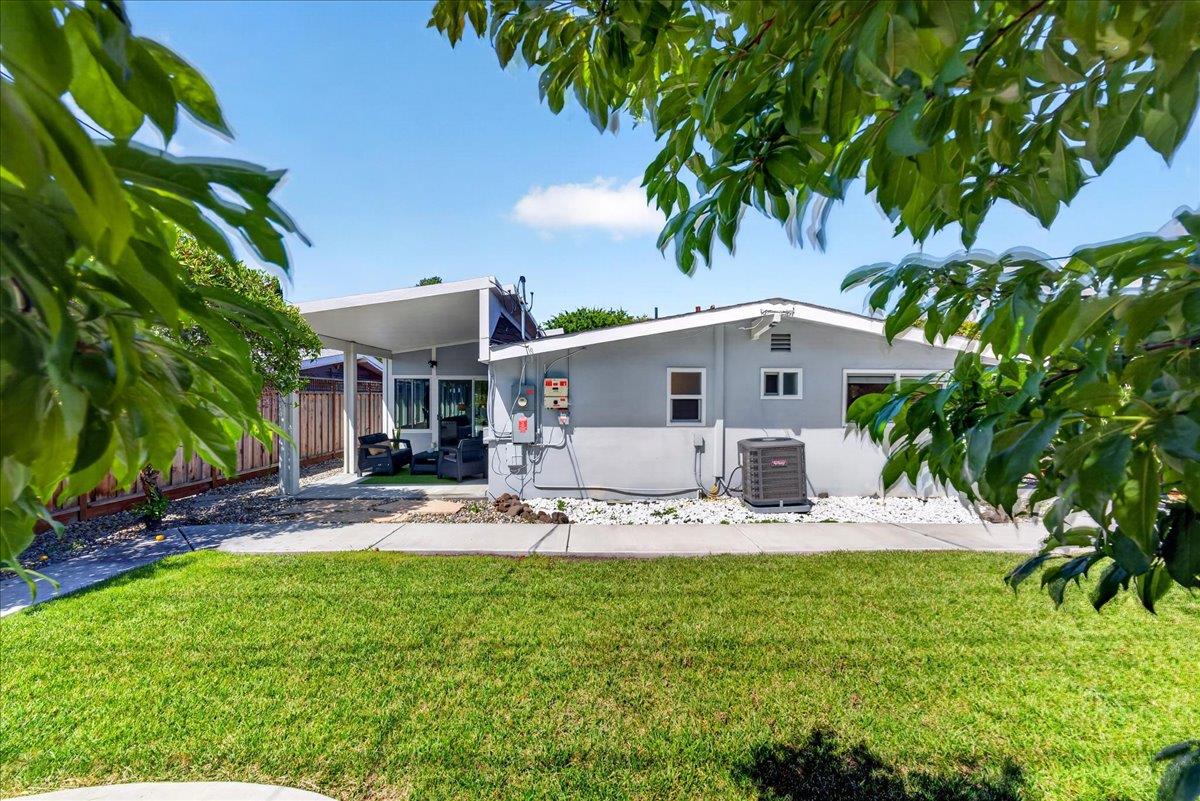 786 Lakewood Drive