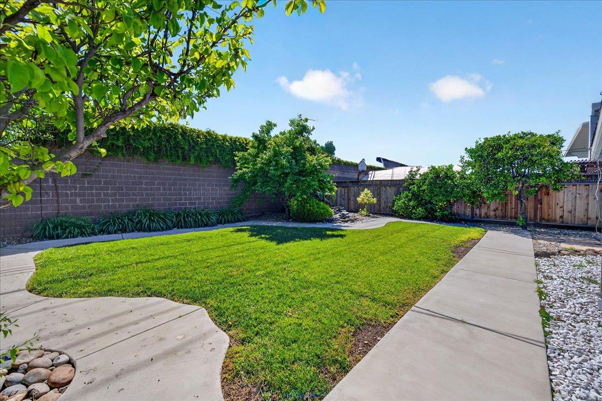 786 Lakewood Drive