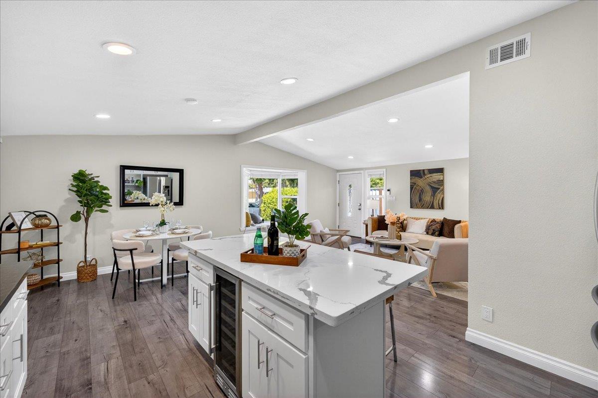 786 Lakewood Drive