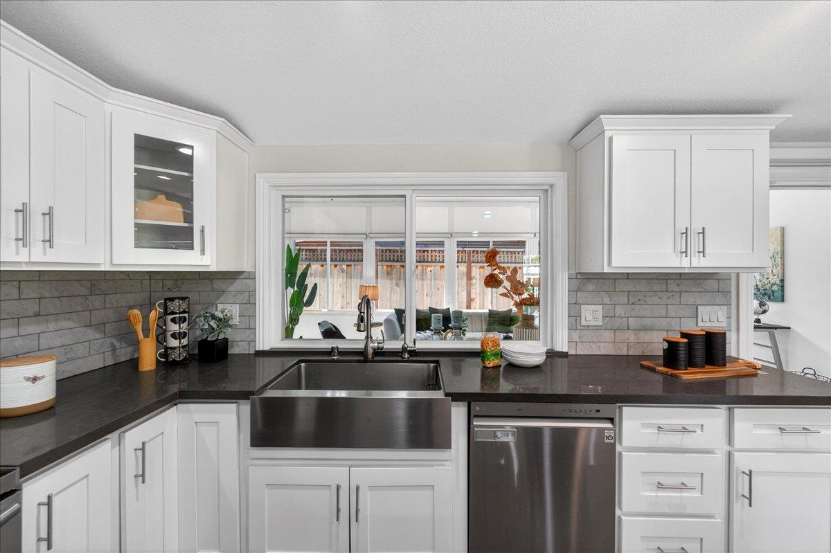 786 Lakewood Drive