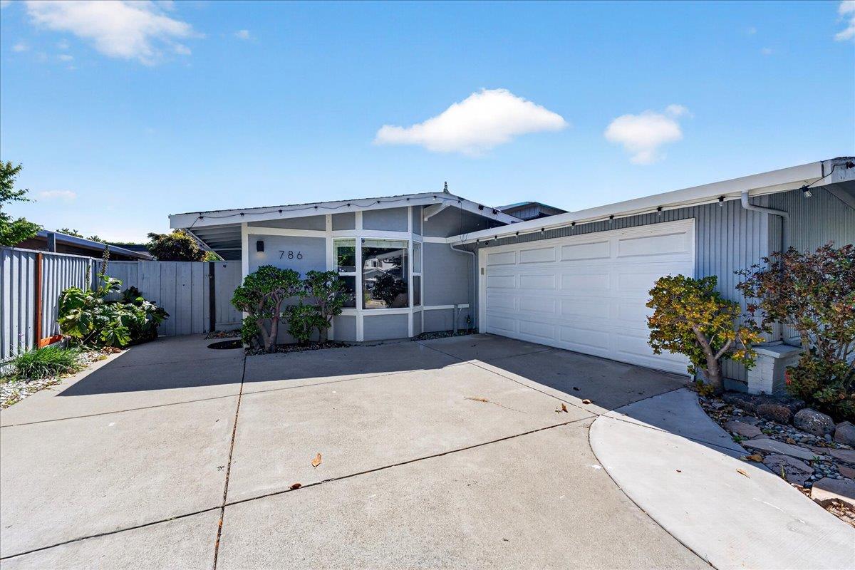 786 Lakewood Drive
