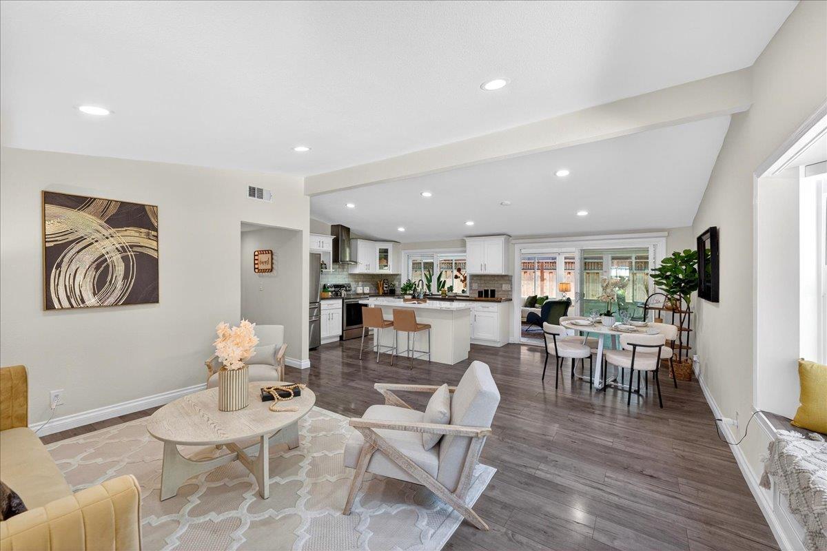 786 Lakewood Drive