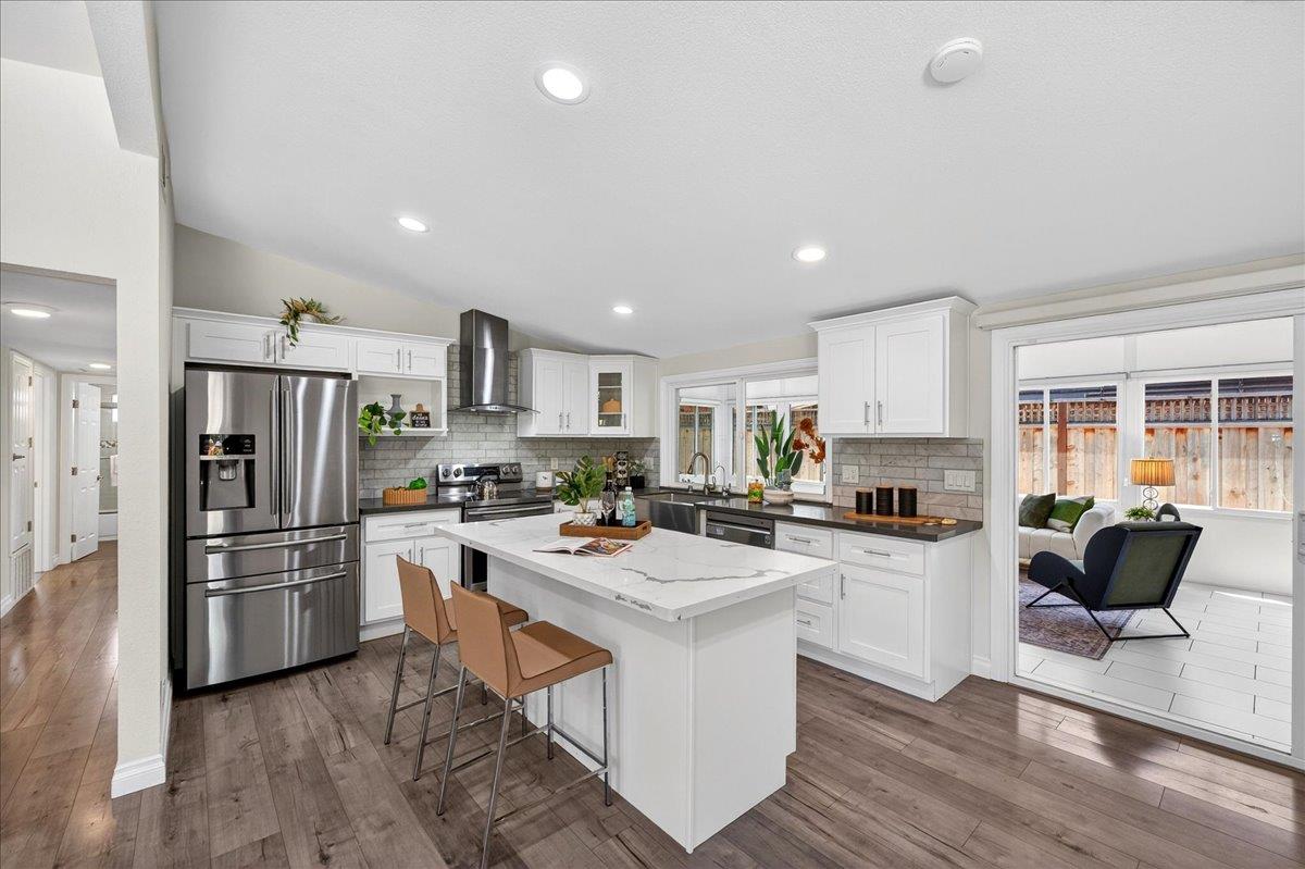 786 Lakewood Drive