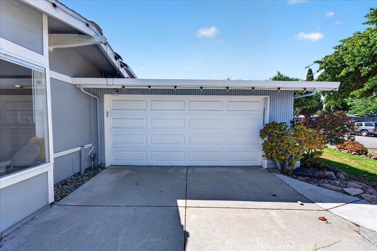786 Lakewood Drive