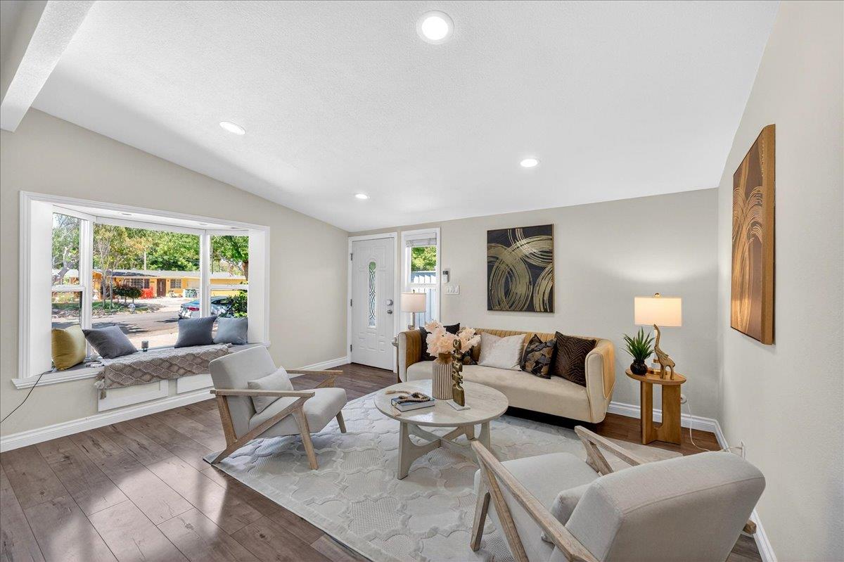 786 Lakewood Drive