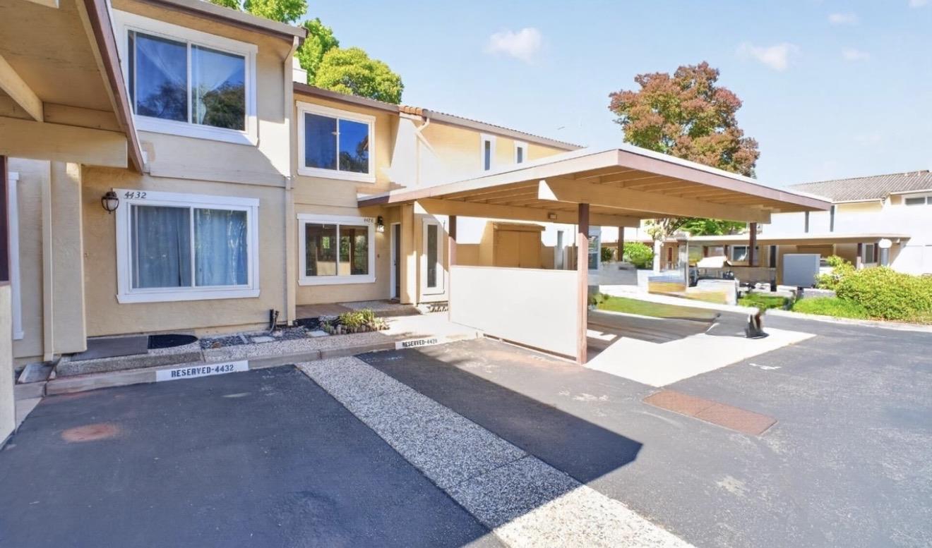 4428 Del Valle Parkway