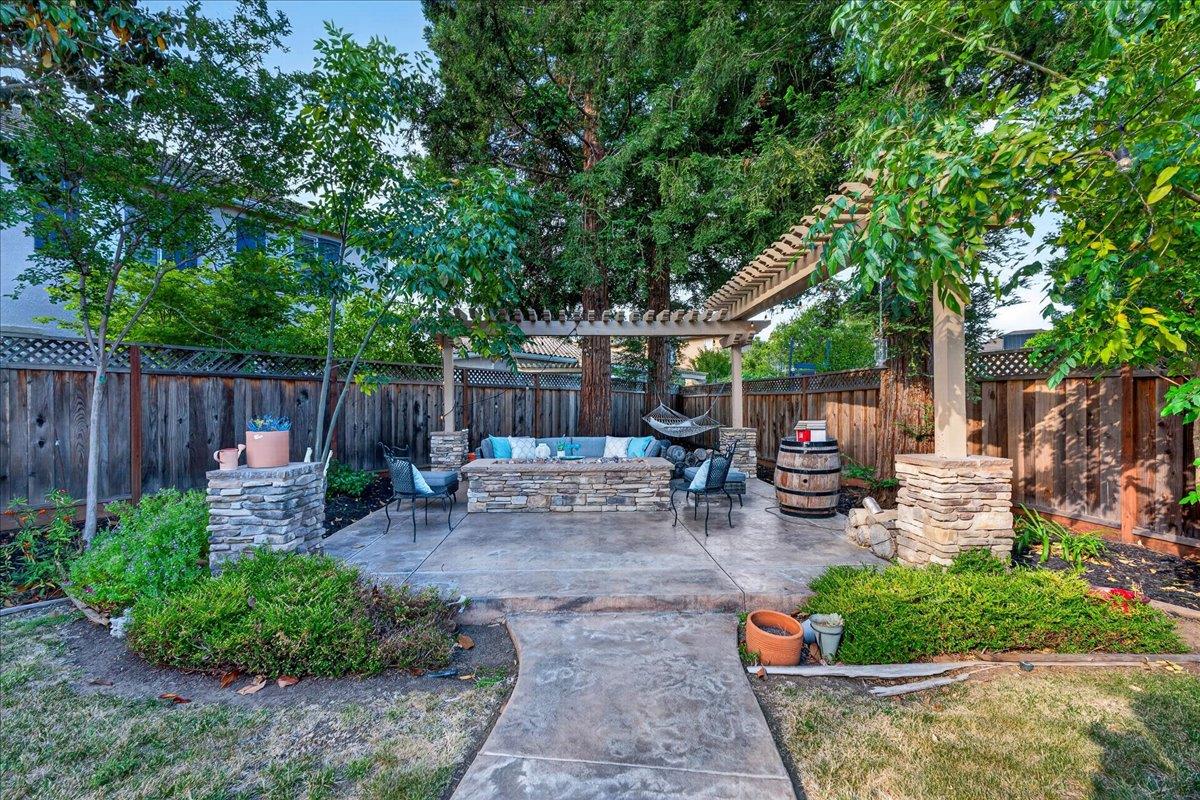 1301 Peregrine DR