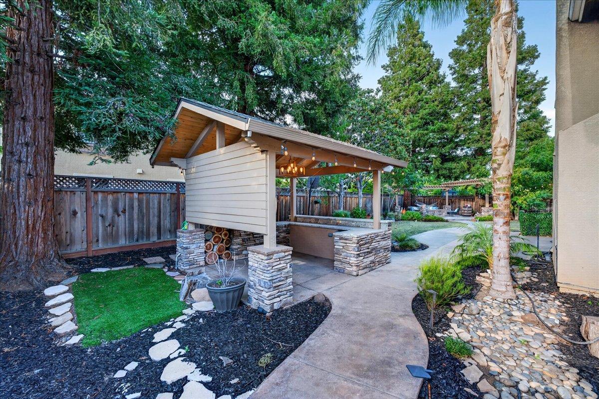 1301 Peregrine DR