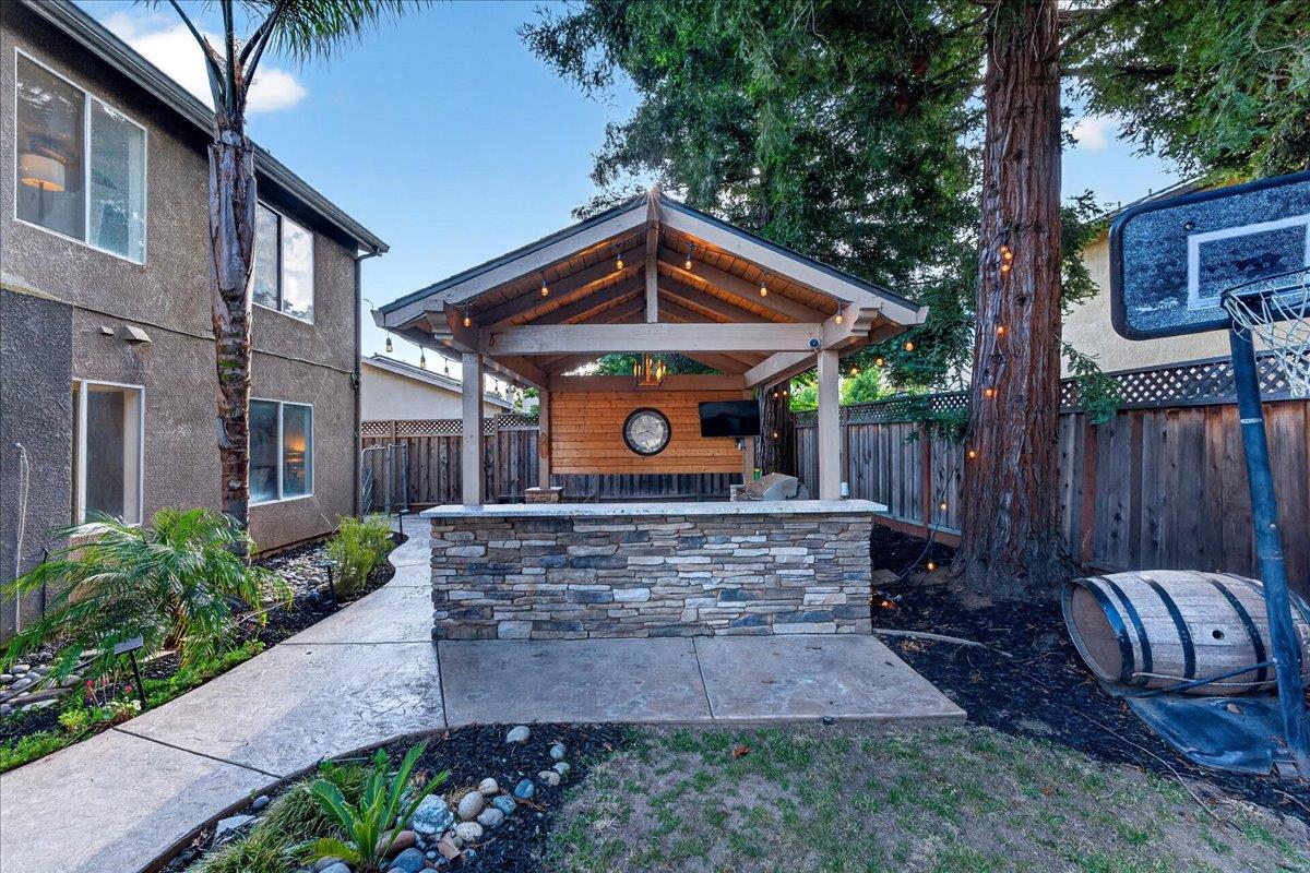 1301 Peregrine DR