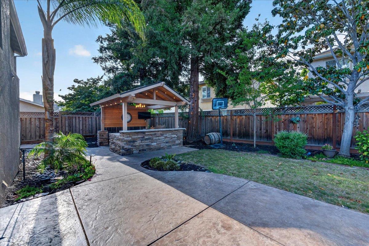 1301 Peregrine DR