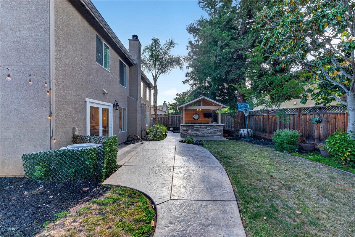 1301 Peregrine DR