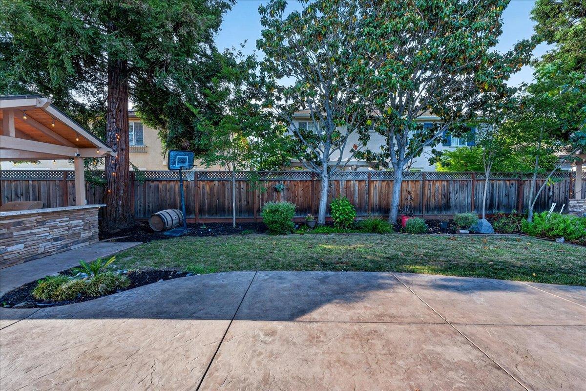 1301 Peregrine DR