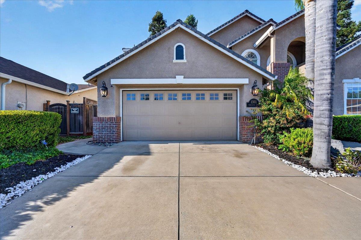1301 Peregrine DR