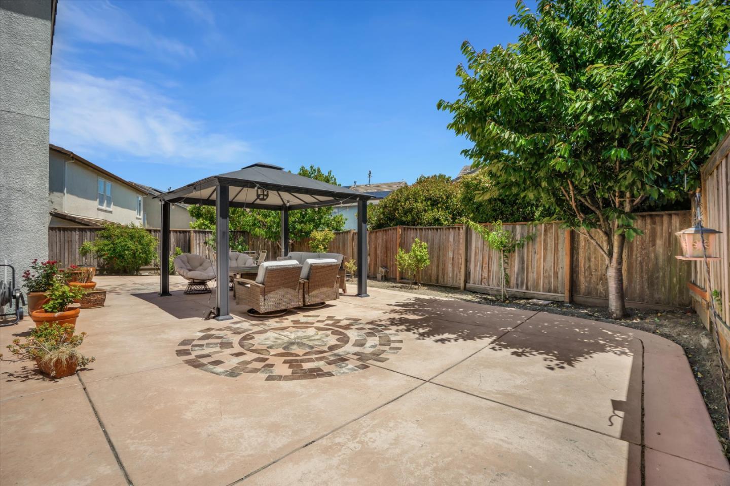 5704 Oakmont DR
