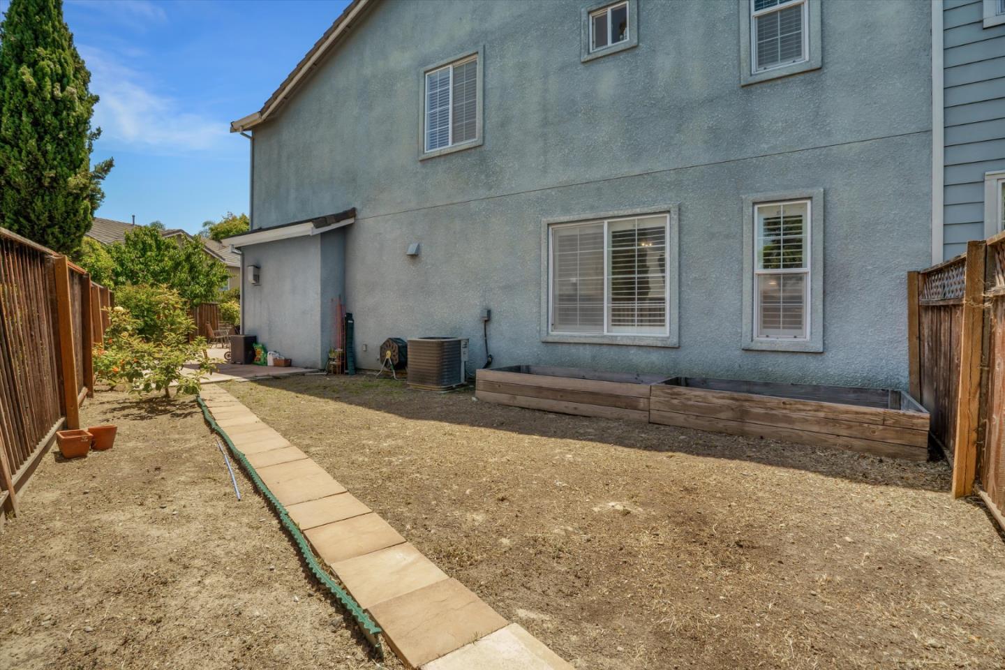 5704 Oakmont DR