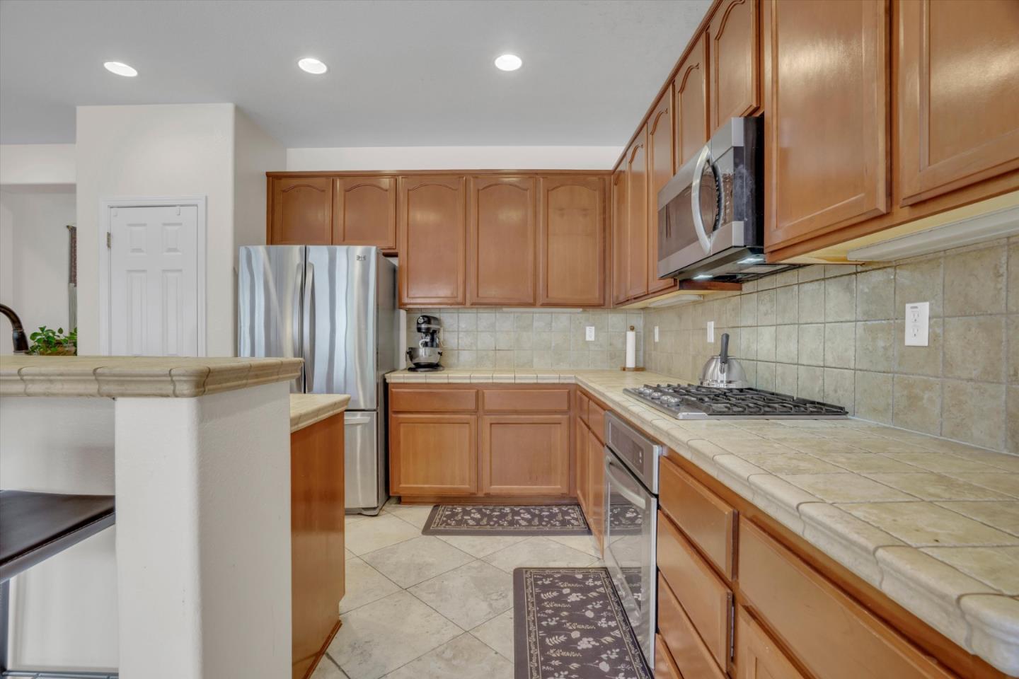 5704 Oakmont DR