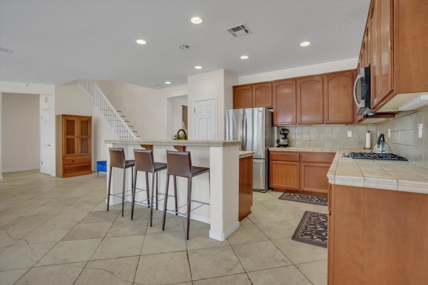 5704 Oakmont DR