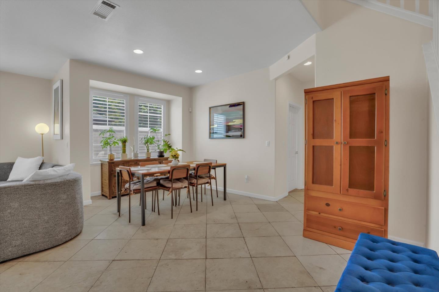 5704 Oakmont DR
