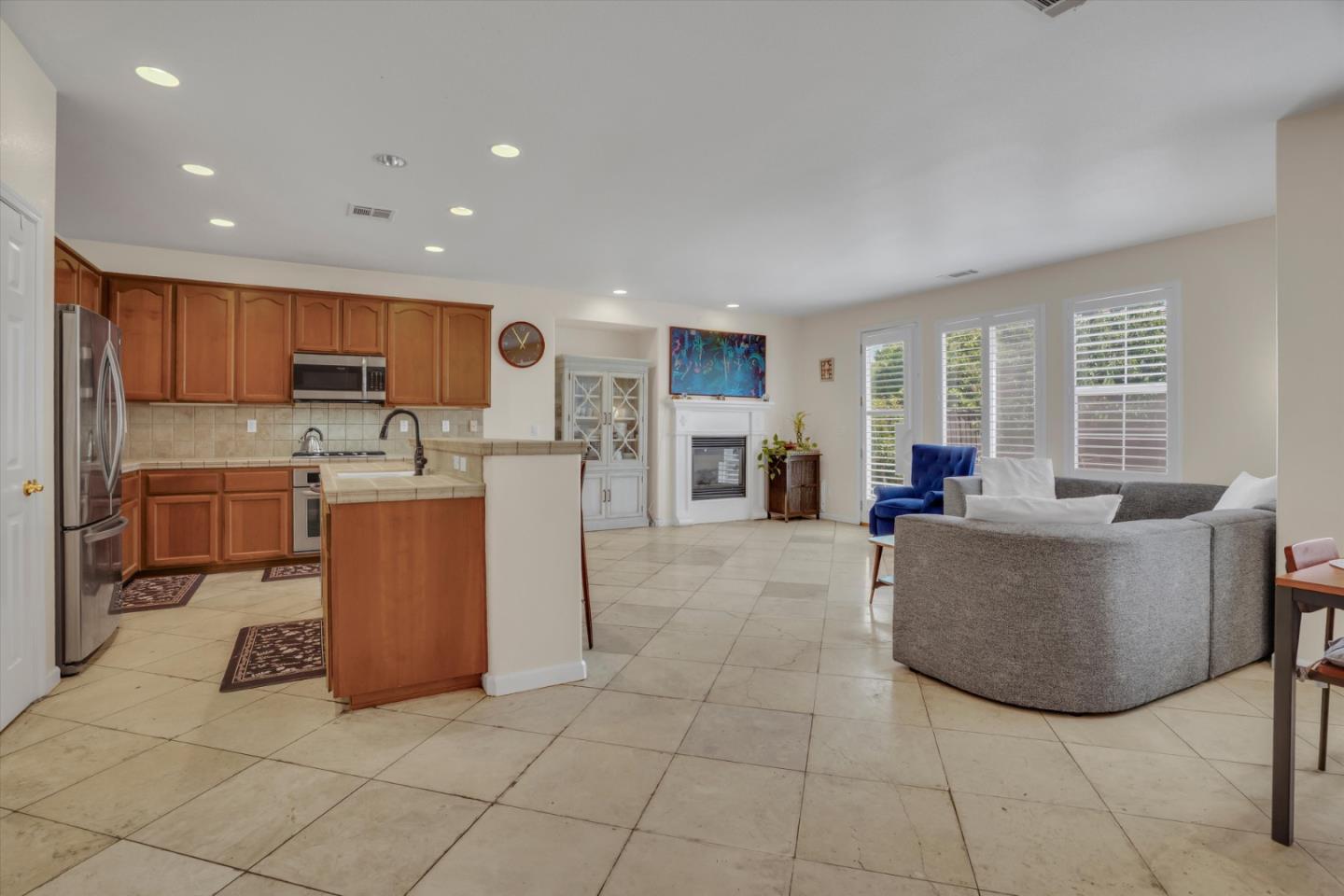 5704 Oakmont DR