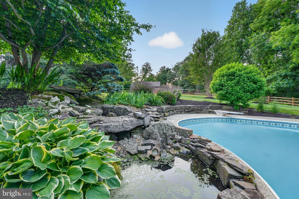129 GREAT OAK DRIVE