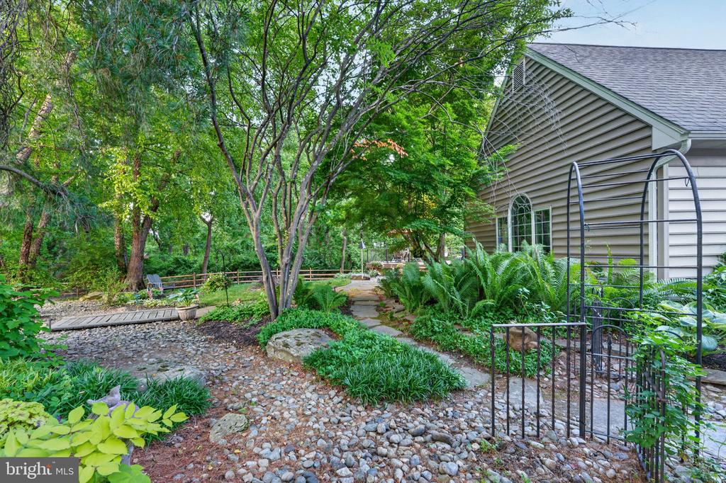 129 GREAT OAK DRIVE