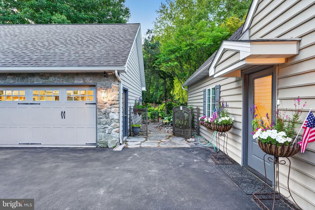 129 GREAT OAK DRIVE