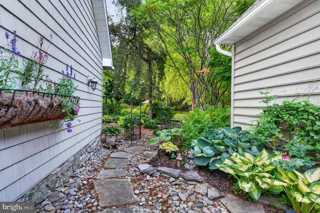 129 GREAT OAK DRIVE