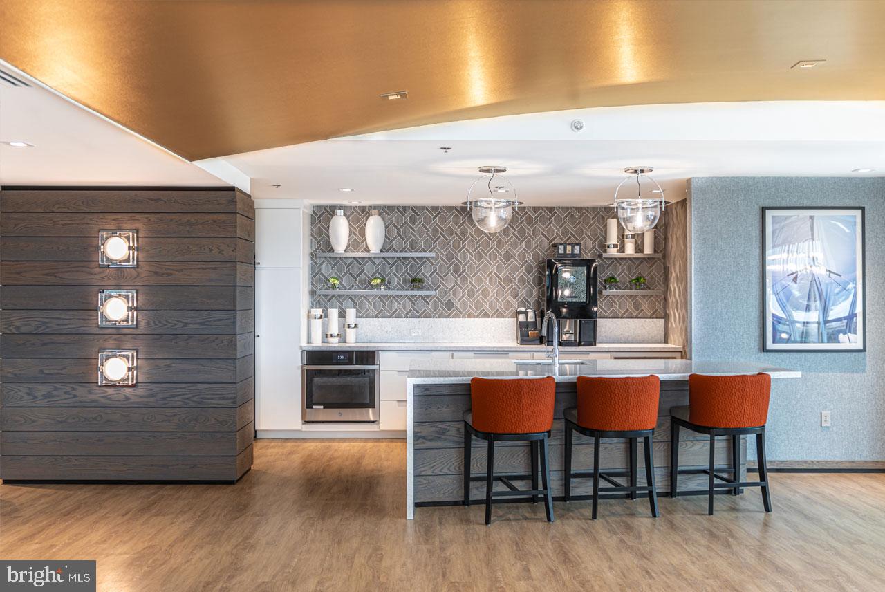 717 S Columbus Blvd #1416