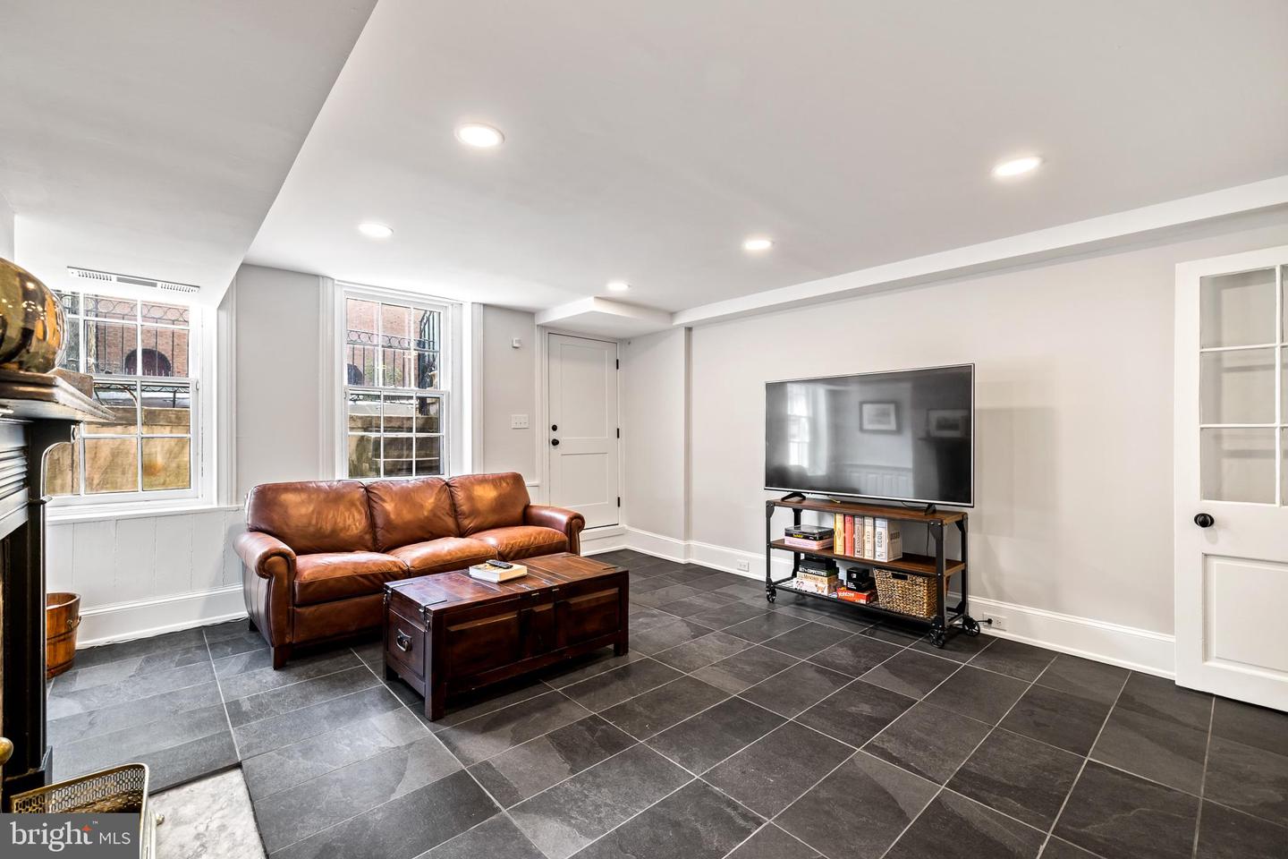250 S 3rd St
