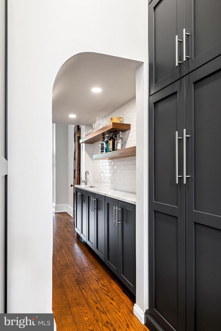 250 S 3rd St