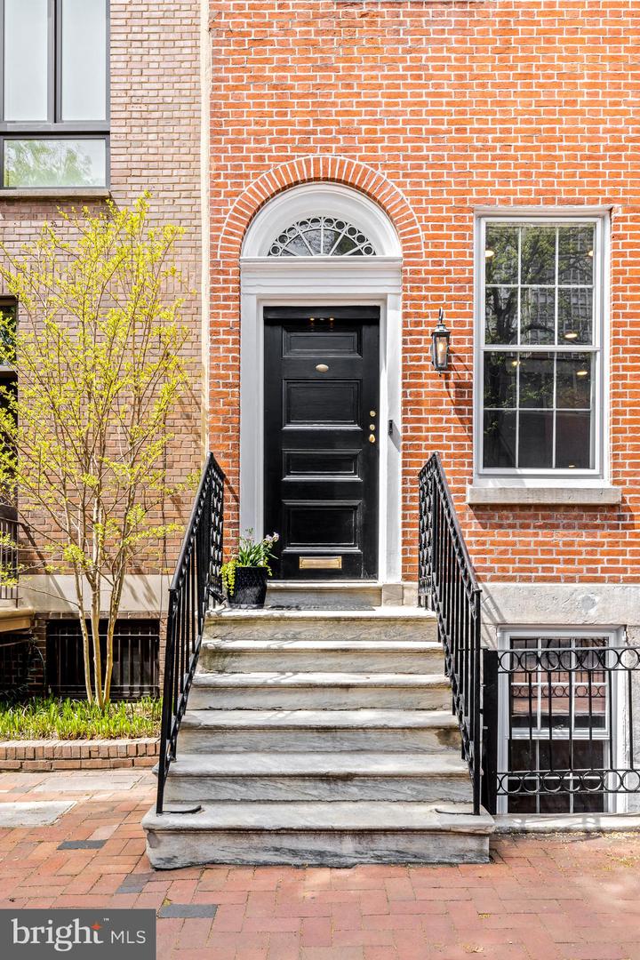 250 S 3rd St