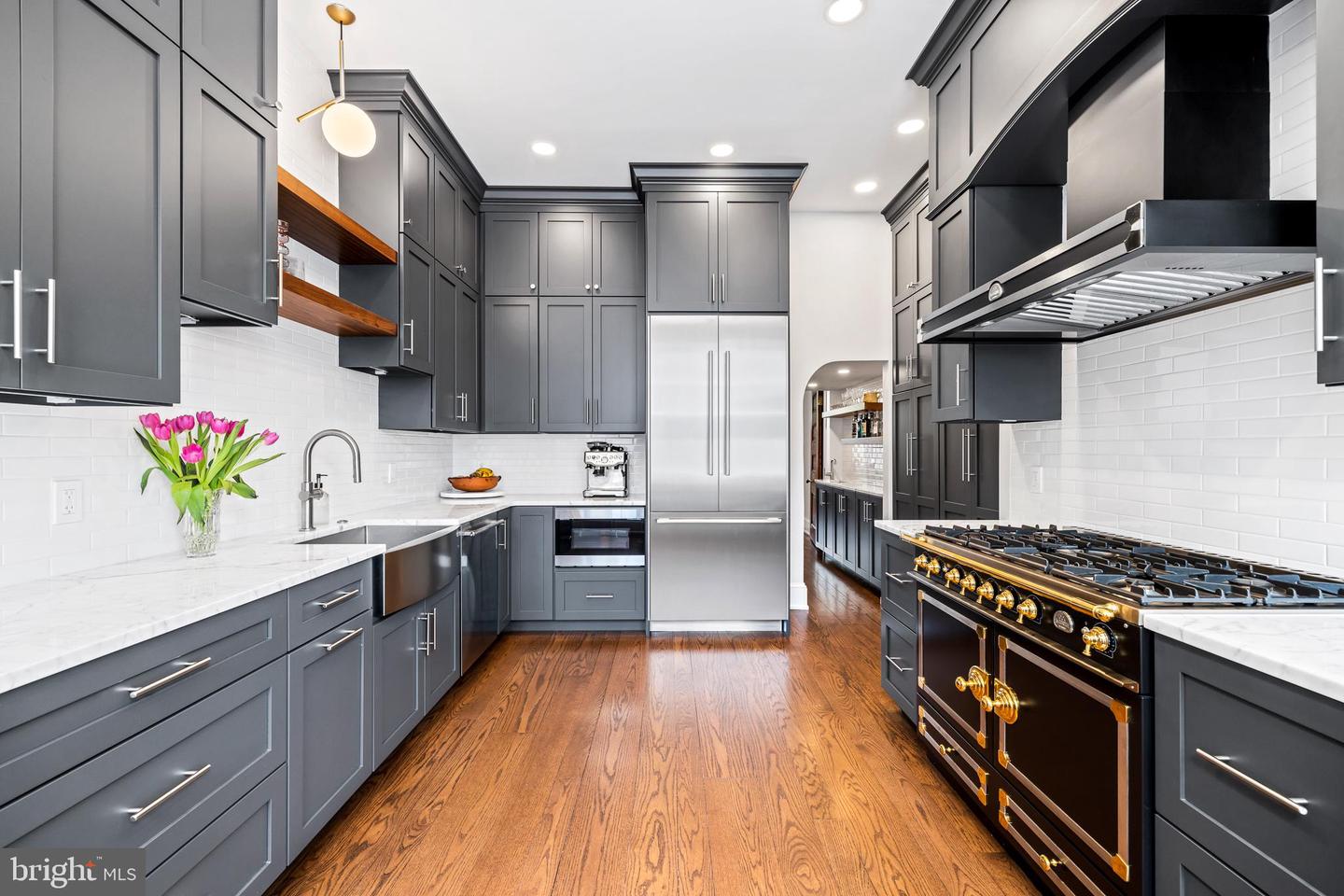 250 S 3rd St